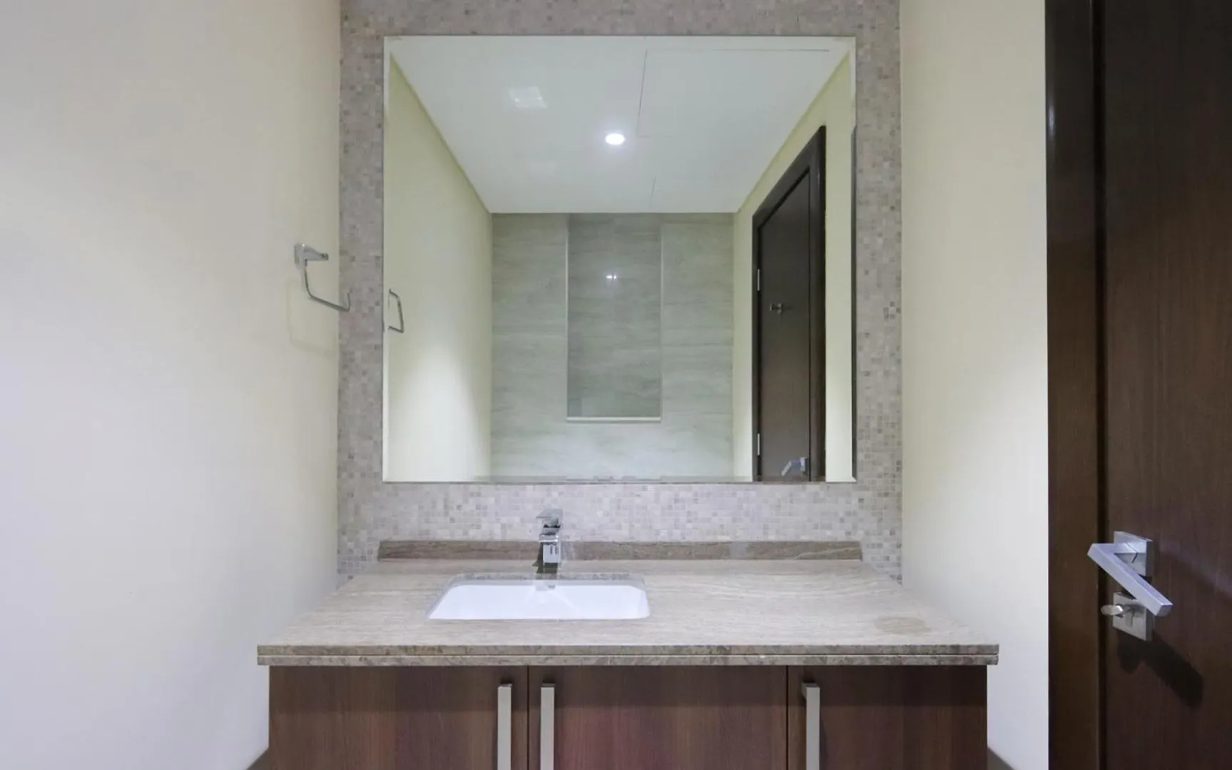 Livbnb Suites - Lavish 1 Bedroom In J One Tower Dubai Apartment