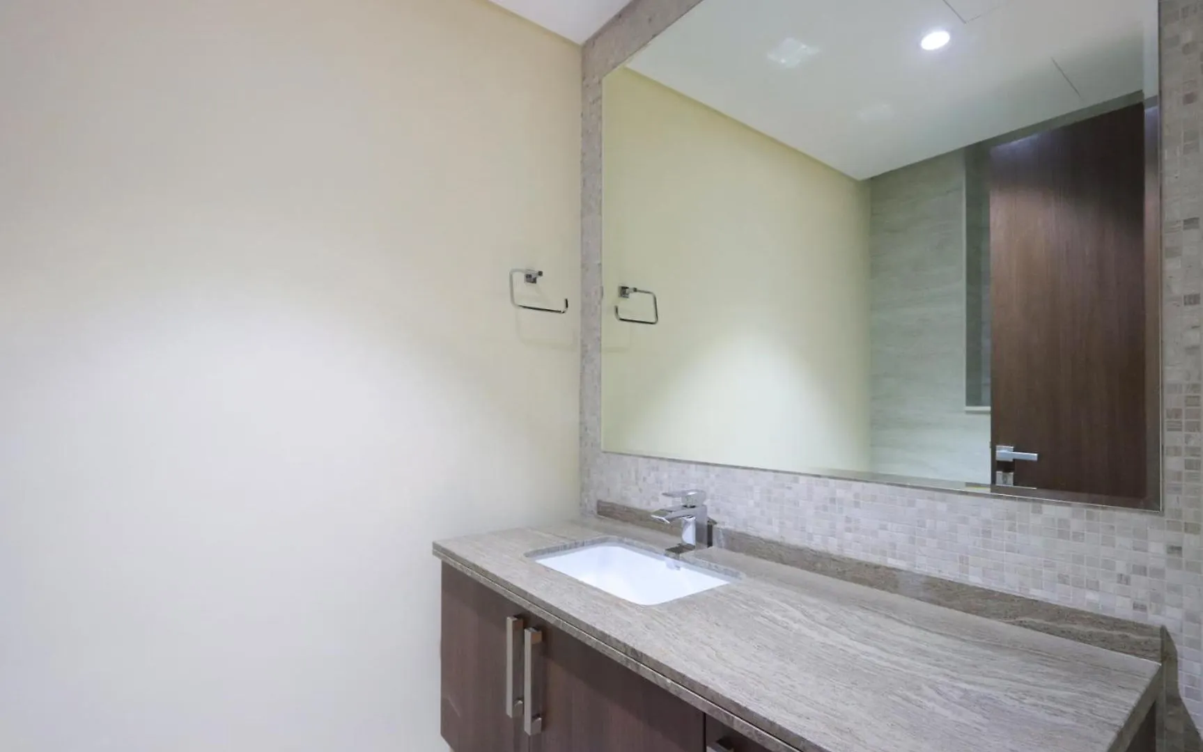 Livbnb Suites - Lavish 1 Bedroom In J One Tower Dubai 0*,  Förenade Arabemiraten